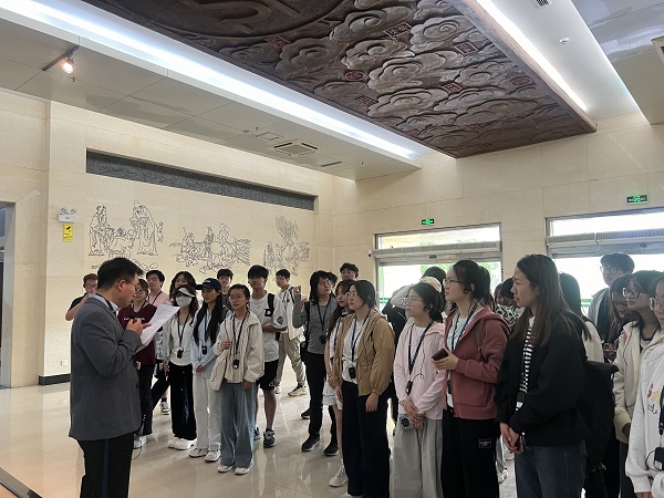 沈茂鹏老师在农史馆上专题思政课.jpg