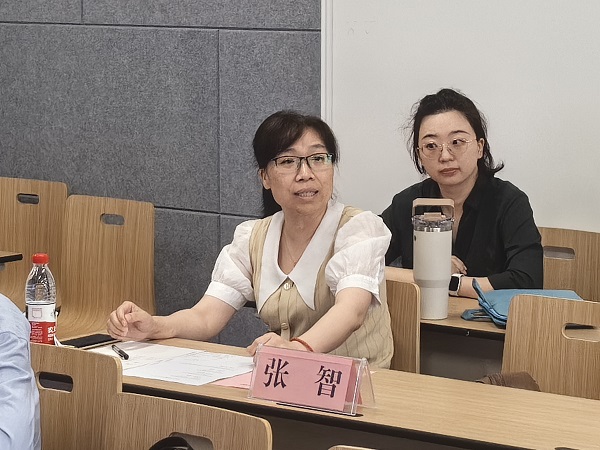 评委二.jpg